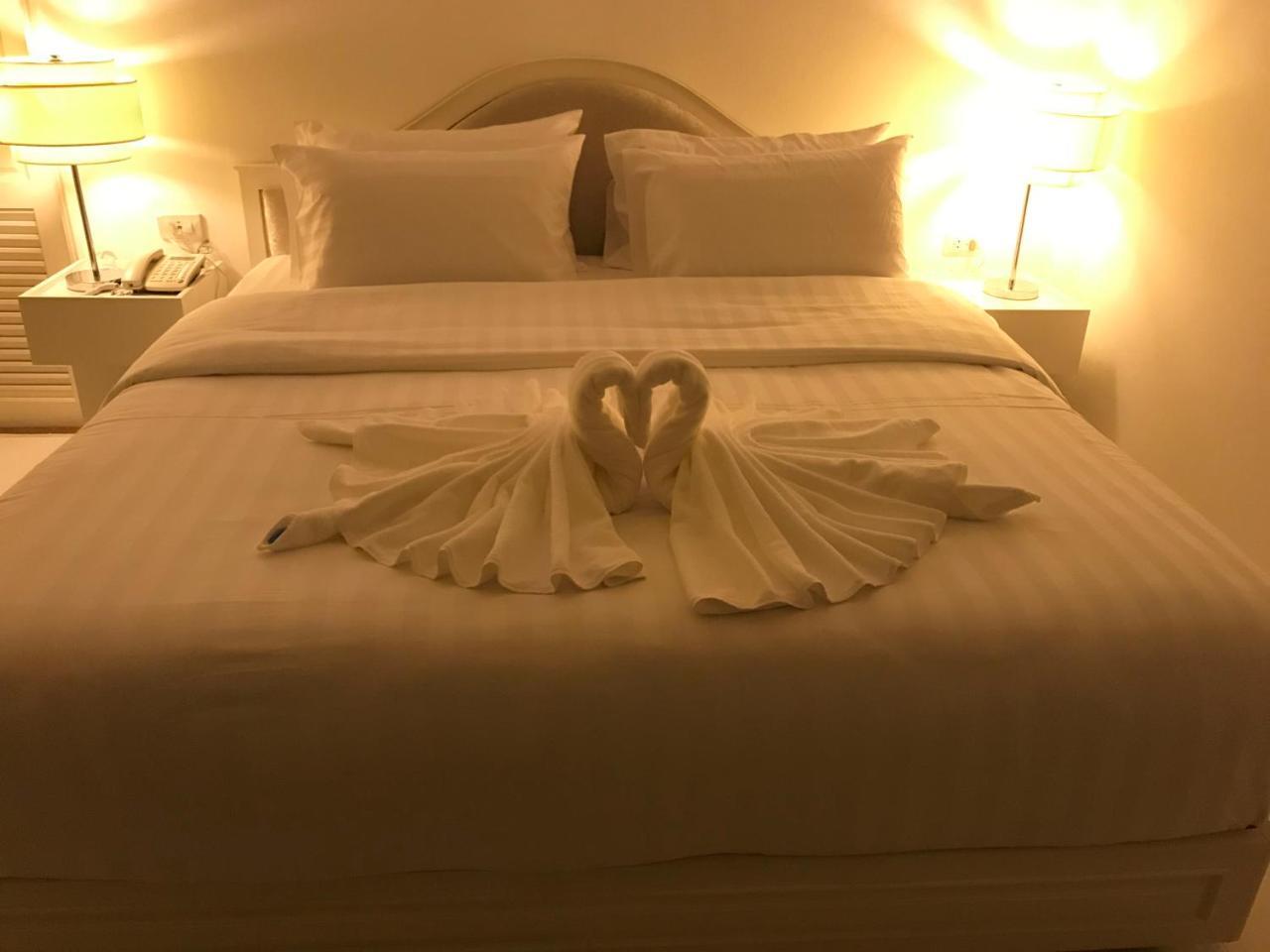 Le Cafe Royale Hotell Pattaya Exteriör bild
