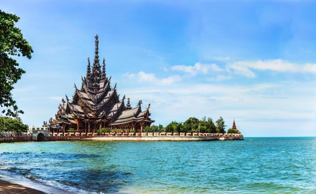 Le Cafe Royale Hotell Pattaya Exteriör bild