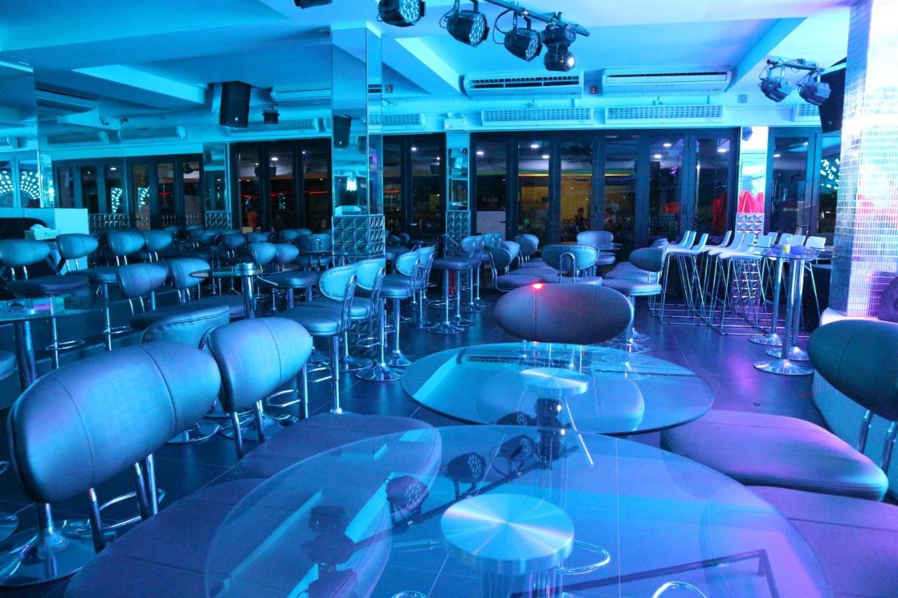 Le Cafe Royale Hotell Pattaya Exteriör bild