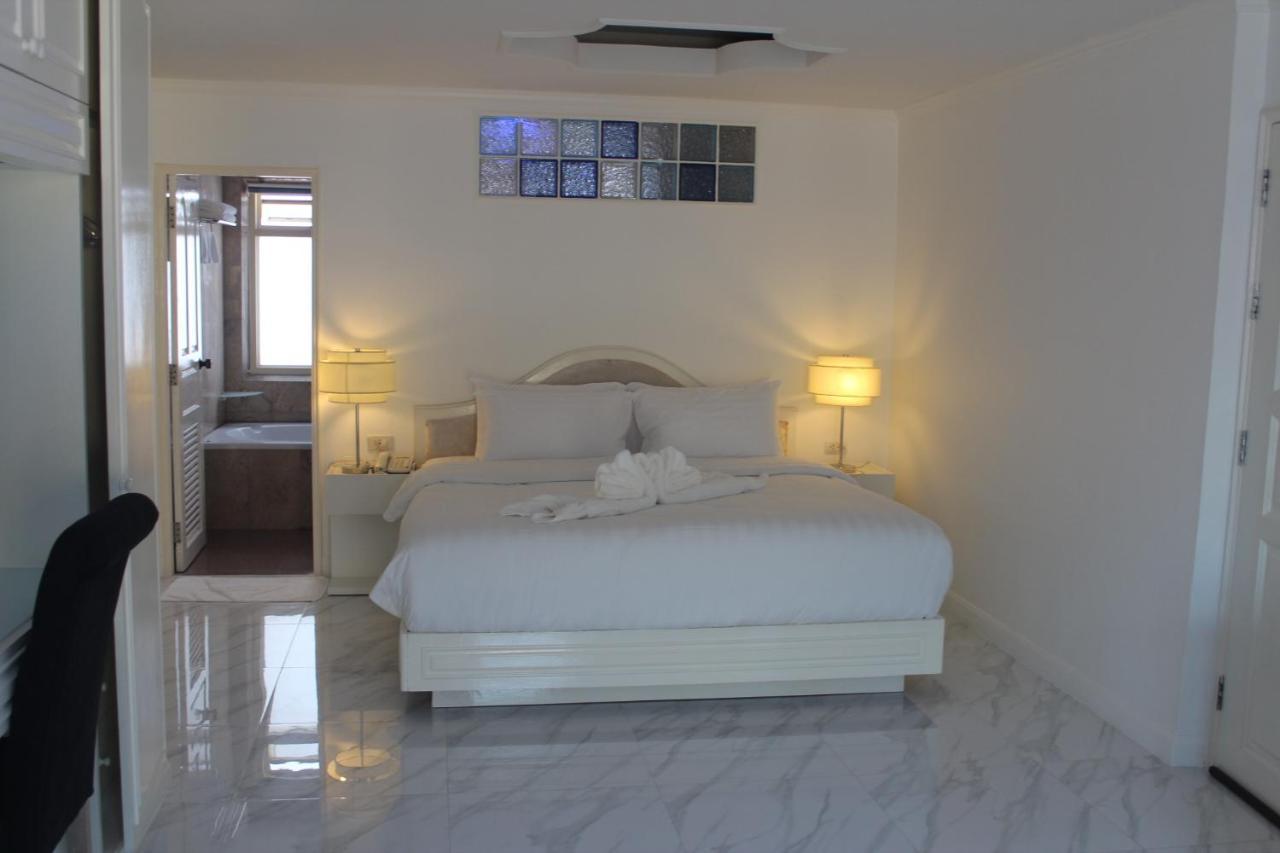 Le Cafe Royale Hotell Pattaya Exteriör bild